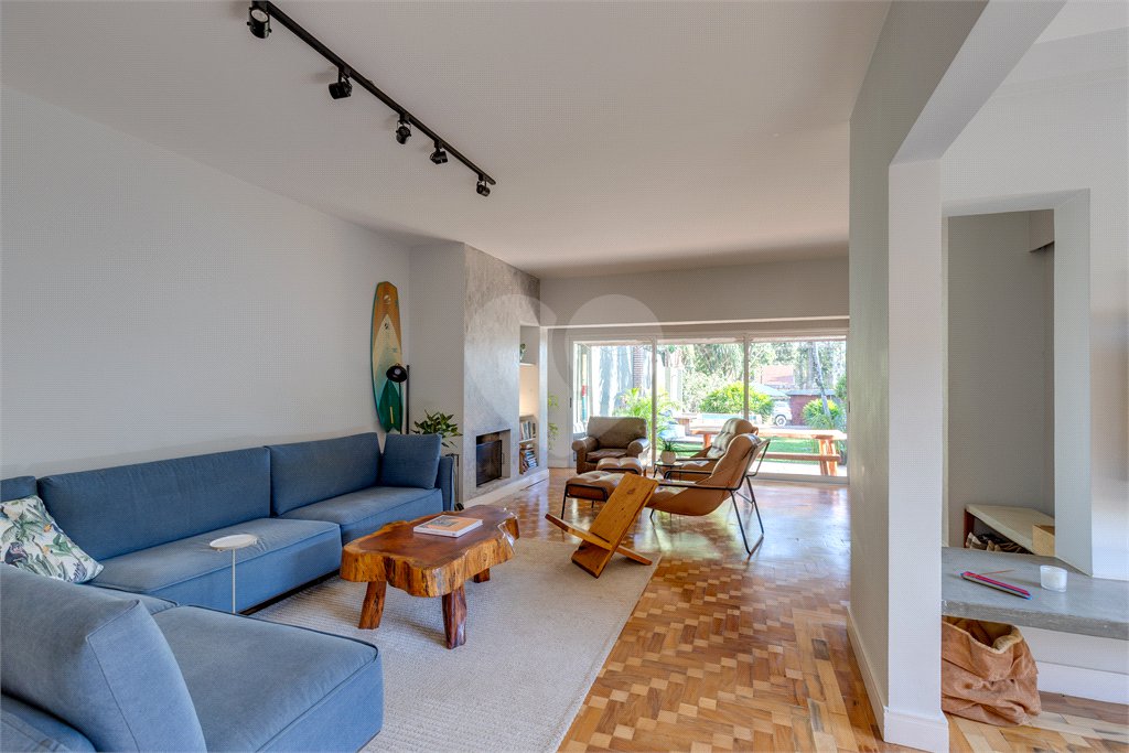 Casa à venda com 4 quartos, sendo 2 suítes,  em Alto da Boa Vista, São Paulo, SP