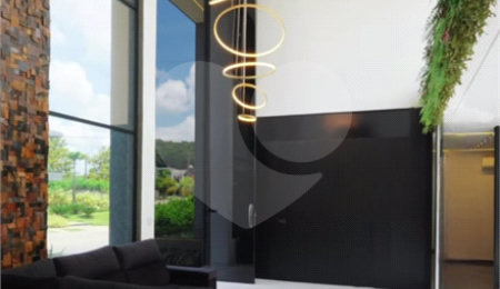 Casa à venda com 4 suítes no condomínio Figueira Garden, Atibaia - SP