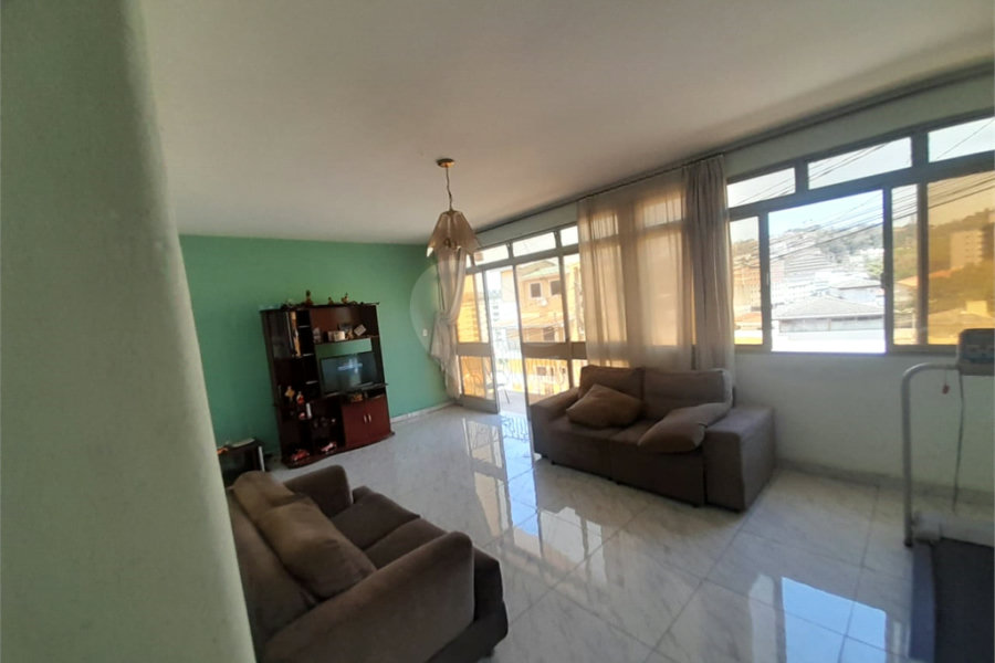 Casa à venda com 3 quartos, sendo 1 suíte, no Centro, Serra Negra, SP