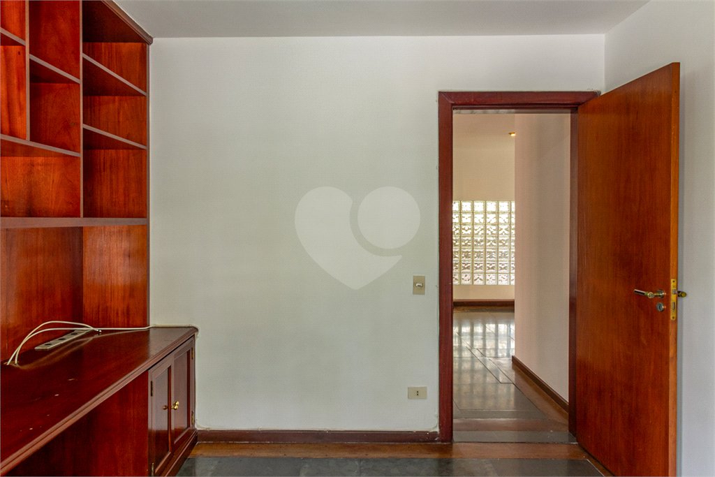 Casa à venda com 4 quartos, sendo 3 suítes,  no condomínio Vila das Flores, São Paulo - SP