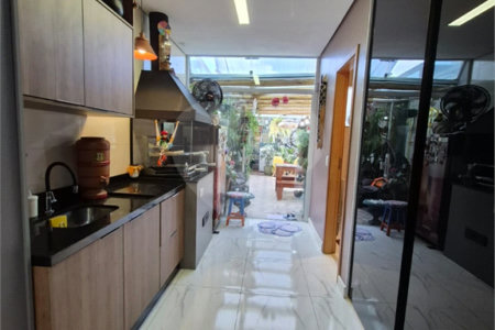 Sobrado à venda com 3 suítes em Vila Nivi, São Paulo, SP