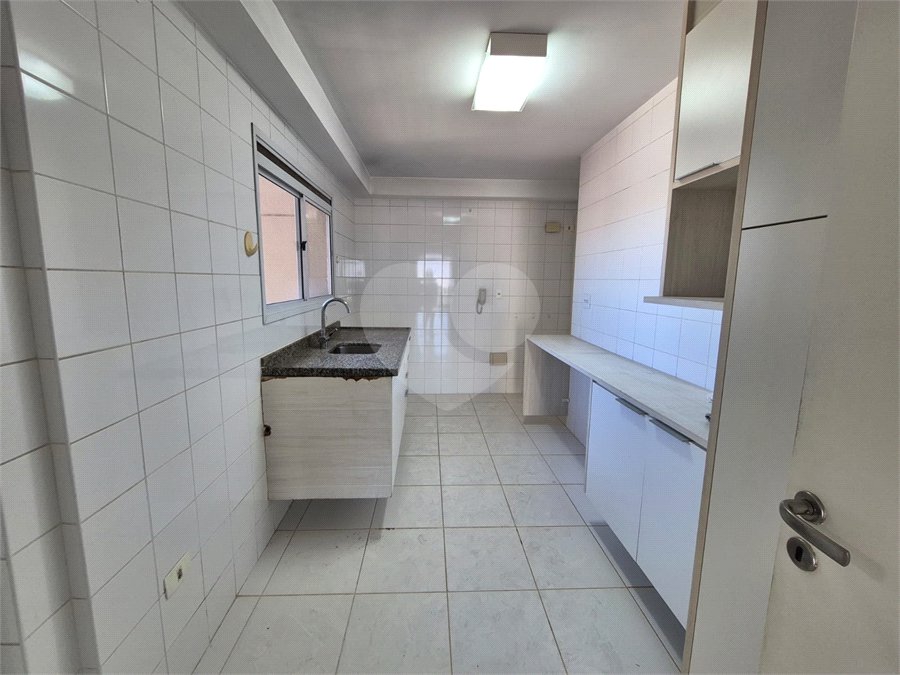 Apartamento à venda com 3 quartos, sendo 1 suíte,  em Jardim Olympia, São Paulo, SP