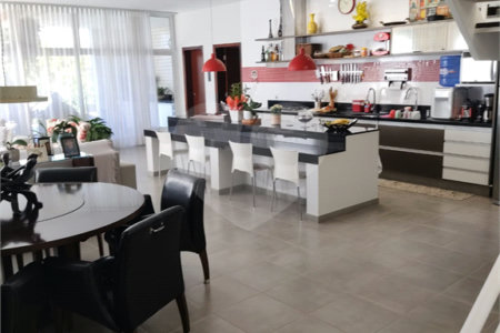 Casa à venda com 4 quartos, sendo 3 suítes, no condomínio Estância Marambaia, Vinhedo - SP