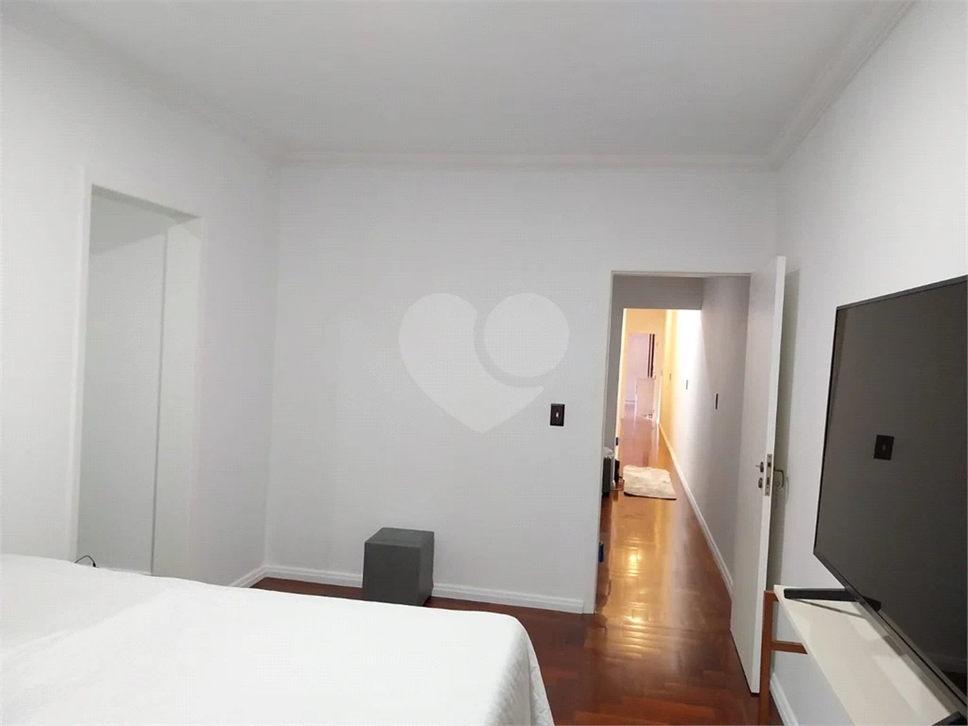 Casa com 324m², 4 dormitórios, sendo 1 suíte, 4 vagas, à venda no Jardim Las Vegas em Santo André.