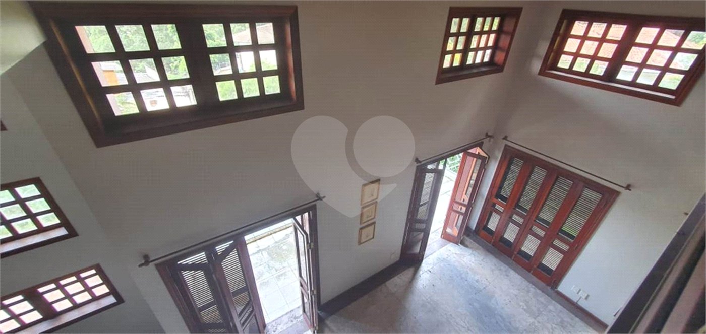 Sobrado à venda ou para alugar com 5 quartos, sendo 3 suítes,  em Tremembé, São Paulo, SP