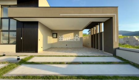 Casa à venda com 3 suítes no condomínio Portal Lamis, Atibaia - SP