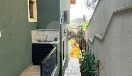 Casa à venda com 3 quartos, sendo 1 suíte,  no condomínio Residencial Jardim das Flores 1510, Cotia - SP