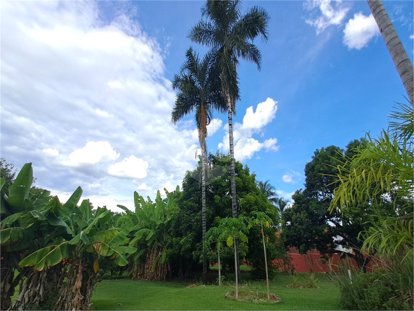 Casa à venda com 3 quartos, sendo 1 suíte, no condomínio Residencial Vale das Laranjeiras, Indaiatuba - SP