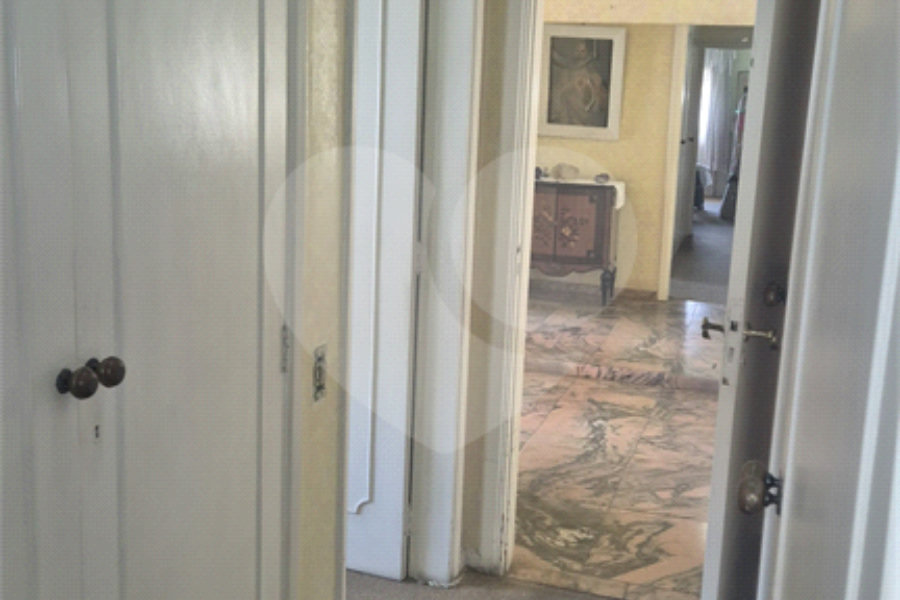 Casa à venda com 4 quartos, sendo 3 suítes, no condomínio Chácara das Rosas, São Paulo - SP