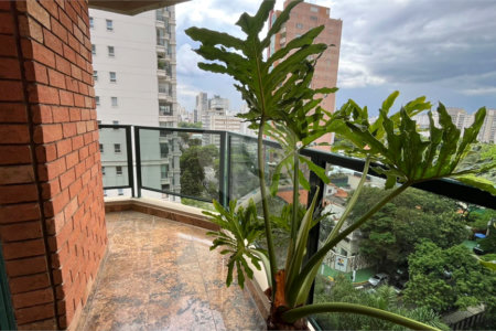 Apartamento à venda com 3 suítes em Moema, São Paulo, SP