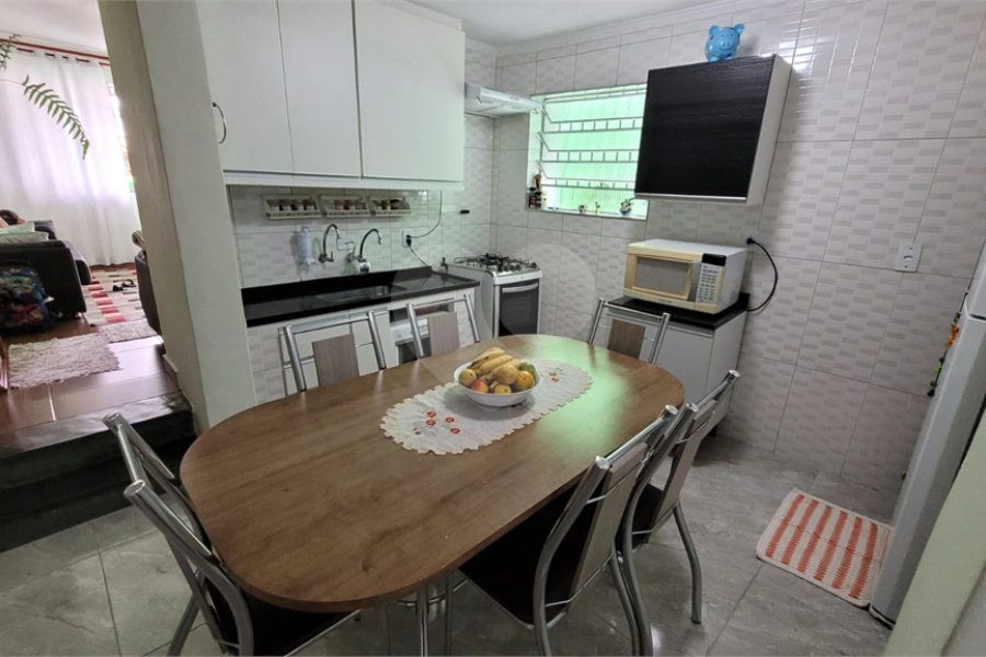 Casa à venda com 4 quartos, sendo 1 suíte, em Parque Maria Domitila, São Paulo, SP