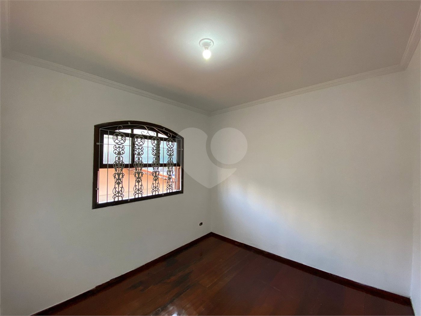 Sobrado à venda com 4 quartos, sendo 1 suíte, em Jardim Medina, Poá, SP