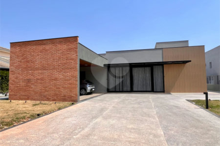 Casa à venda com 3 quartos, sendo 2 suítes, no condomínio Terras de Mont Serrat, Salto - SP