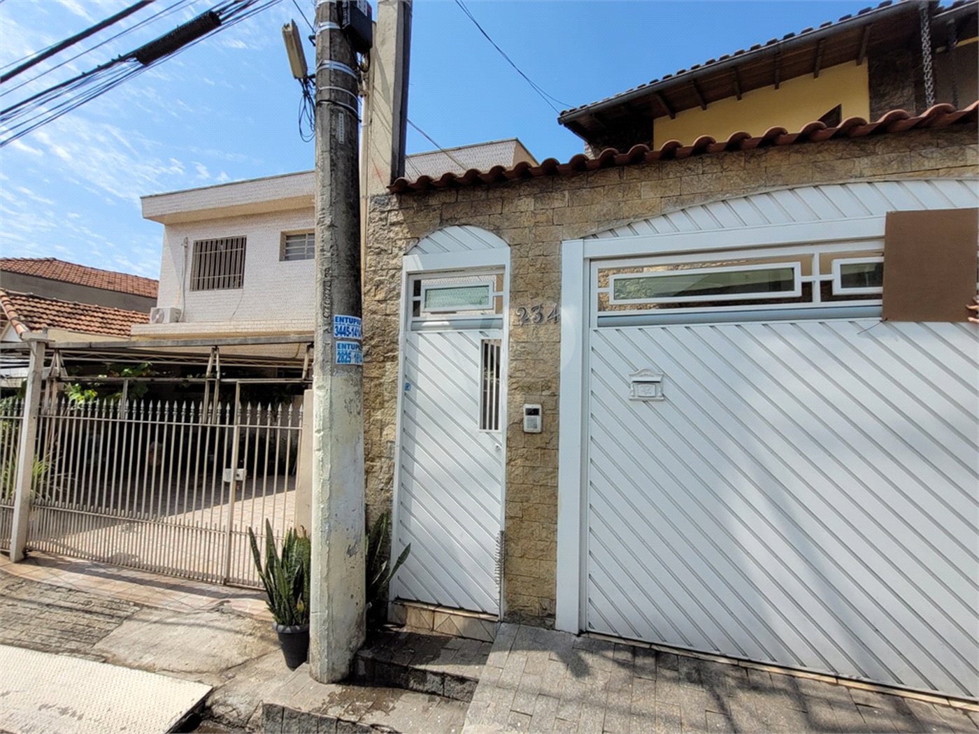 Sobrado à venda com 3 quartos, sendo 1 suíte, em Vila dos Remédios, São Paulo, SP