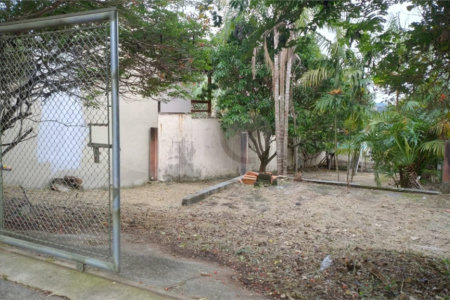 Terreno em Atibaia com 390 m² bairro Jardim dos Pinheiros e pronto para construir