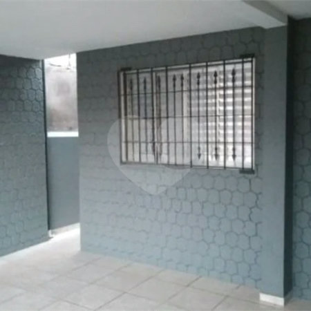 4 casas independentes em terreno de 245m² , à venda no Jardim Soares em Guainazes.