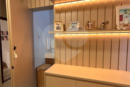 Casa à venda com 2 suítes no condomínio Solar dos Girassóis, Poá - SP