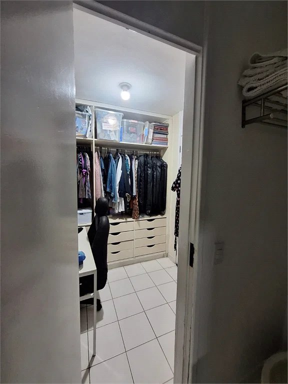Casa à venda com 5 quartos, sendo 3 suítes, no condomínio Vila Panamericana, São Paulo - SP