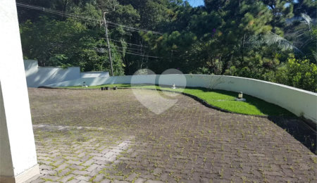 Casa à venda com 4 quartos, sendo 2 suítes,  no condomínio Alpes da Cantareira, Mairiporã - SP