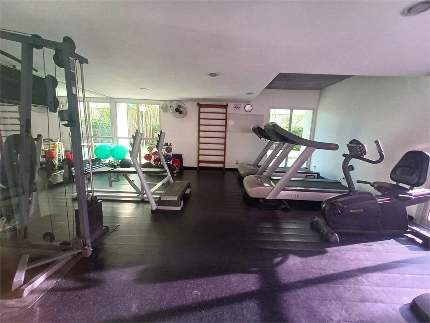 Apartamento à venda com 3 quartos, sendo 1 suíte, em Jardim das Acácias, São Paulo, SP