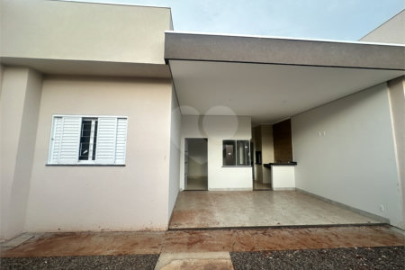 Casa à venda com 3 quartos, sendo 1 suíte,  em Ipê, Três Lagoas, MS