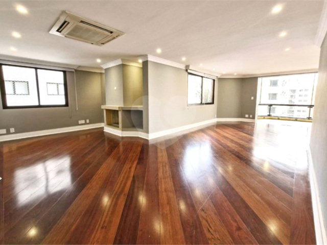 Apartamento à venda com 4 quartos, sendo 3 suítes,  em Brooklin, São Paulo, SP