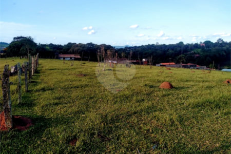 Sítio à venda com 1 quarto em Recanto Amapola, Bragança Paulista, SP