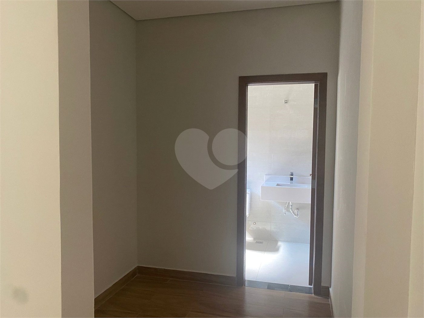Casa à venda com 3 suítes no condomínio Condomíno Helena Maria, Sorocaba - SP