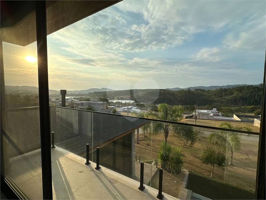 Casa Térrea à venda ou para alugar com 3 suítes em Jardim Leonor, Itatiba, SP