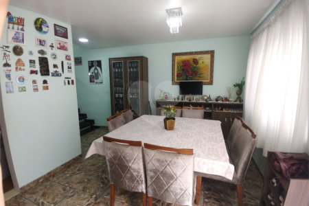 Casa à venda com 2 suítes no condomínio Morada das Hortênsias, São Paulo - SP
