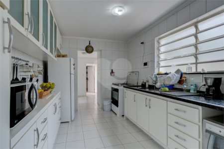 Casa à venda ou para alugar com 4 quartos, sendo 2 suítes, em Ibirapuera, São Paulo, SP