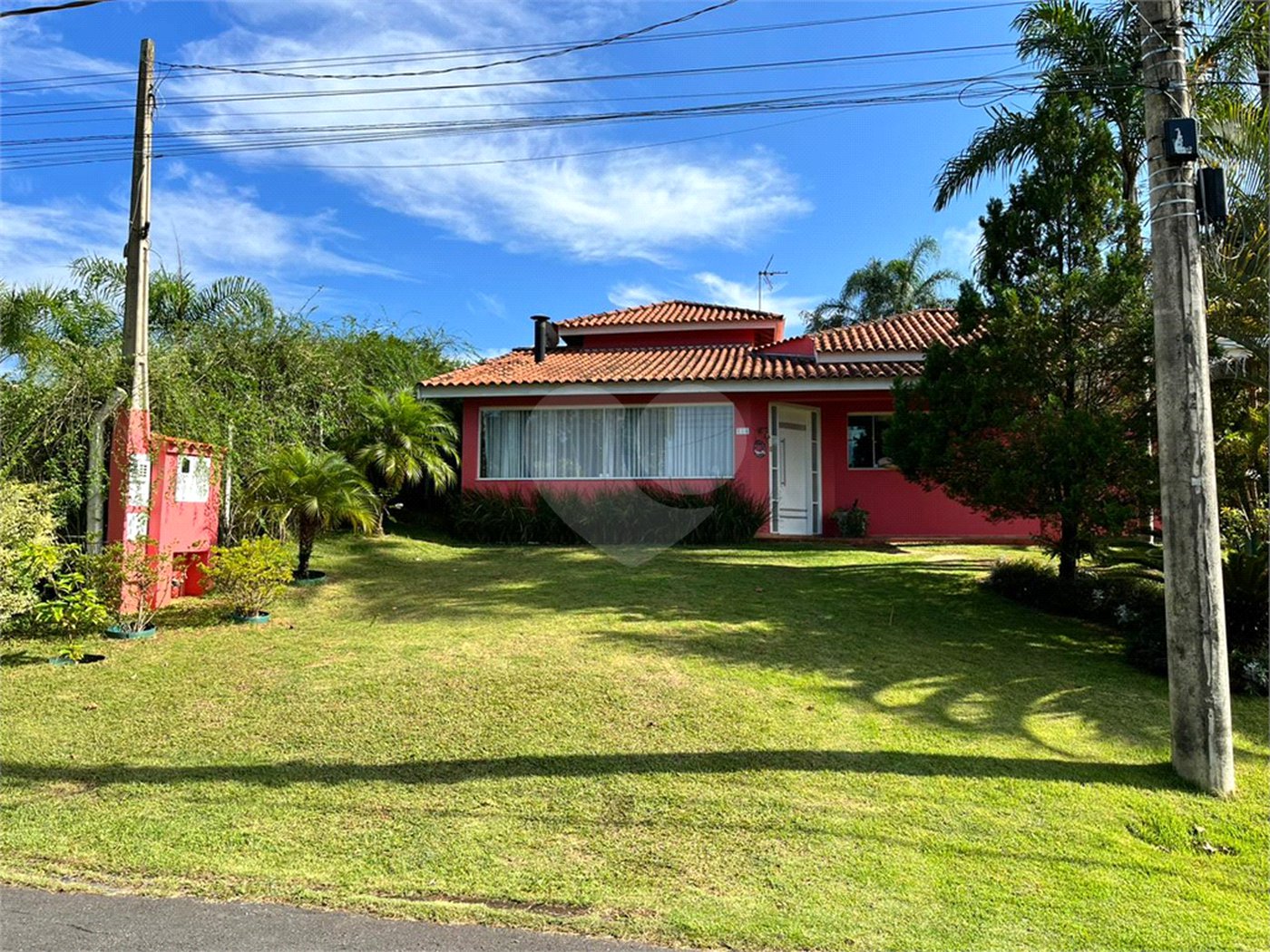 Casa à venda com 3 quartos, sendo 1 suíte, no condomínio Portal do Sabiá, Araçoiaba da Serra - SP