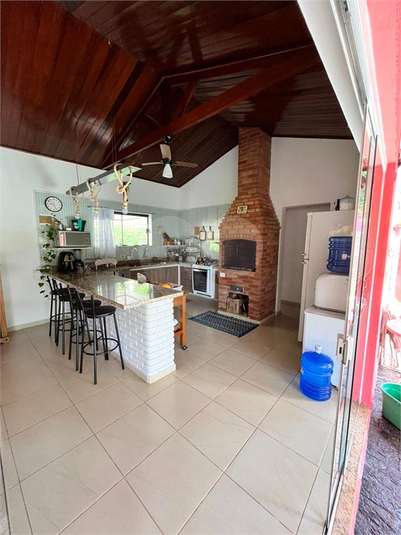 Casa à venda com 3 quartos, sendo 1 suíte,  no condomínio Portal do Sabiá, Araçoiaba da Serra - SP
