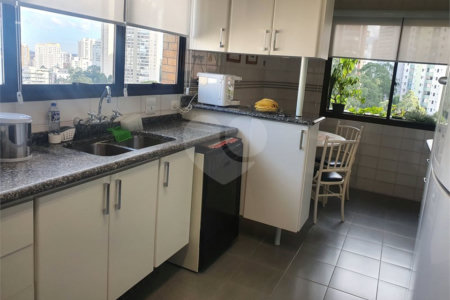 Apartamento à venda com 4 suítes em Vila Andrade, São Paulo, SP