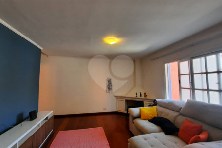 Casa de Vila à venda com 4 quartos, sendo 2 suítes, em Granja Julieta, São Paulo, SP