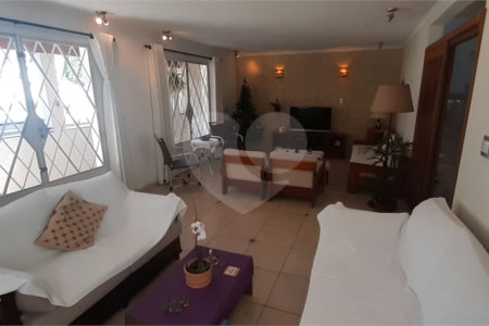 Sobrado à venda com 3 quartos, sendo 2 suítes, em Chácara Monte Alegre, São Paulo, SP