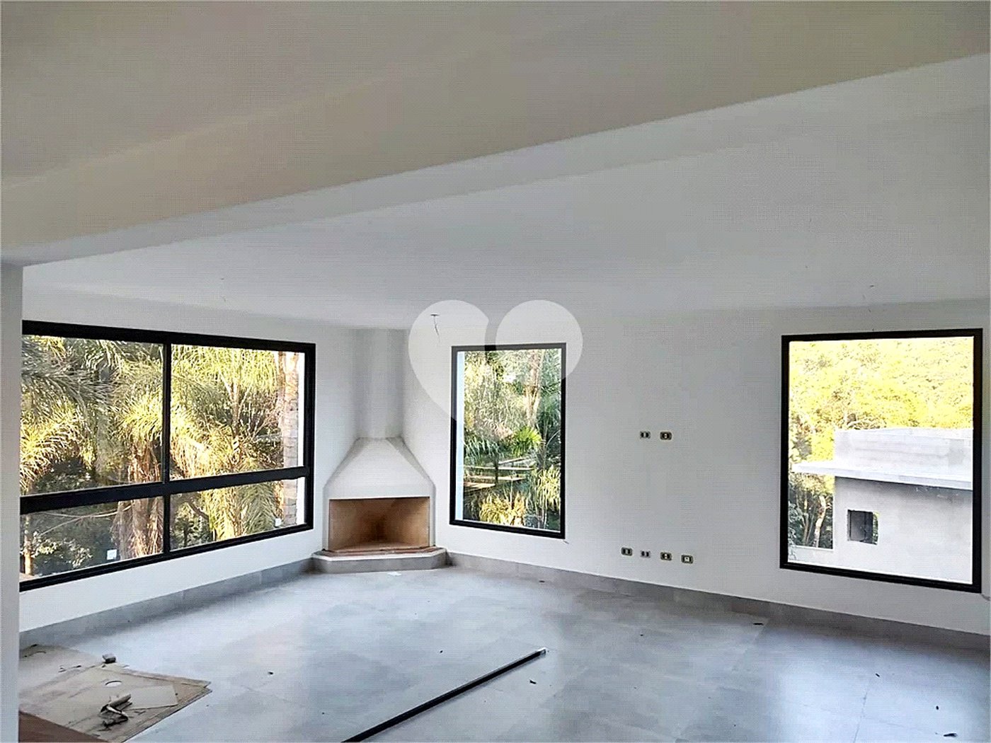 Casa à venda com 4 quartos, sendo 3 suítes, no condomínio Cantareira, Mairiporã - SP
