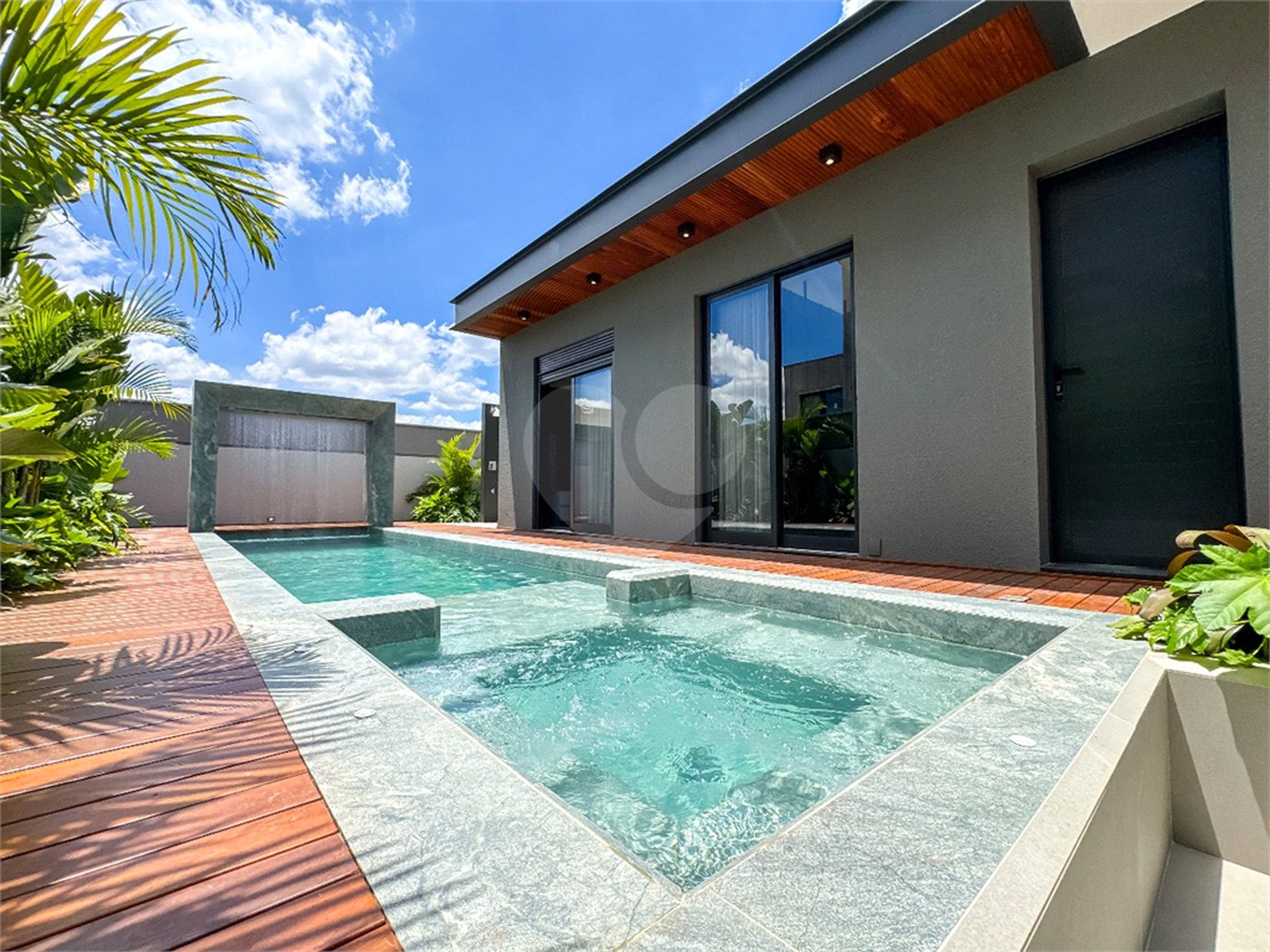 Casa à venda com 3 suítes no condomínio Villa dos Pinheiros, Indaiatuba - SP