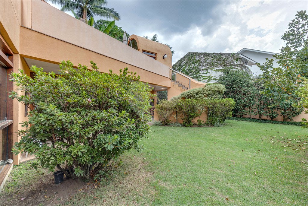Casa à venda com 5 quartos, sendo 4 suítes, em Alto da Boa Vista, São Paulo, SP