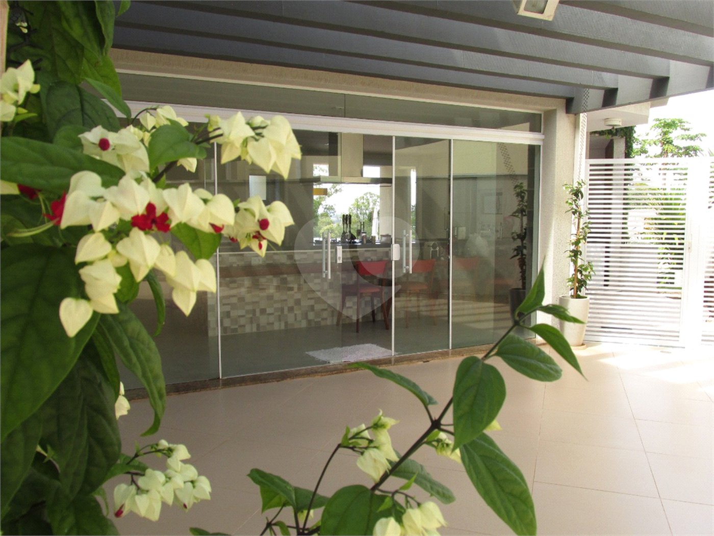 Casa à venda com 3 quartos, sendo 1 suíte, no condomínio Alpes de Vinhedo, Vinhedo - SP