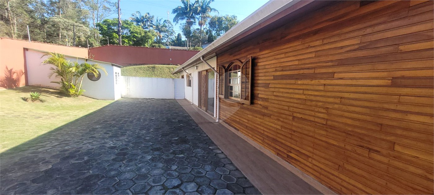 Casa à venda com 3 quartos, sendo 2 suítes,  em Mantiqueira, Mairiporã, SP