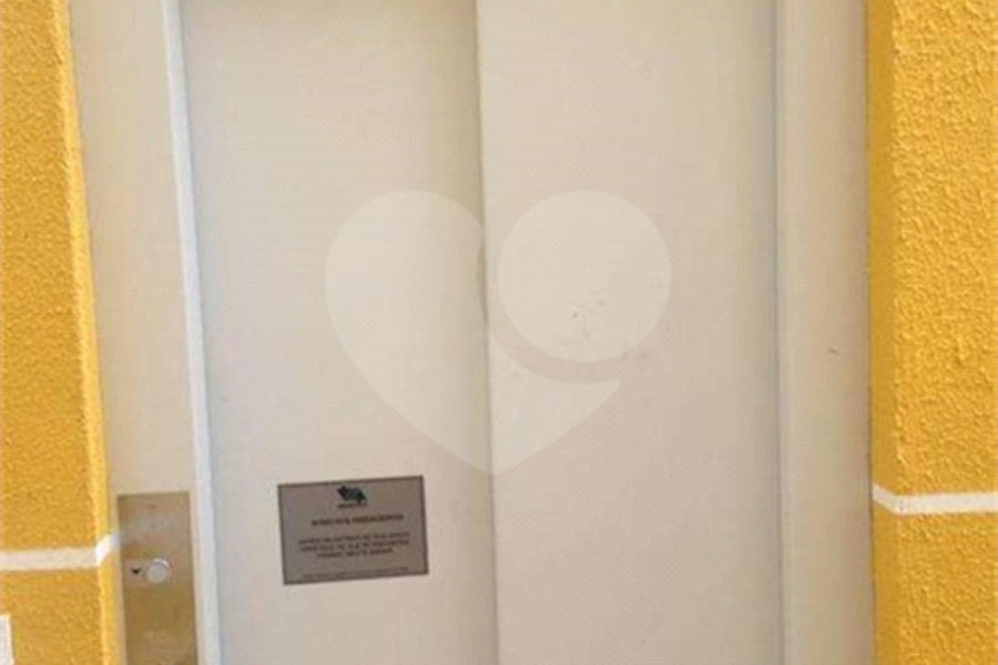 Casa à venda com 3 quartos, sendo 1 suíte, no condomínio Residencial Vegas, São Paulo - SP