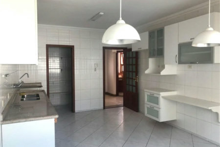 Casa à venda com 4 suítes no condomínio Vila das Emboabas, São Paulo - SP