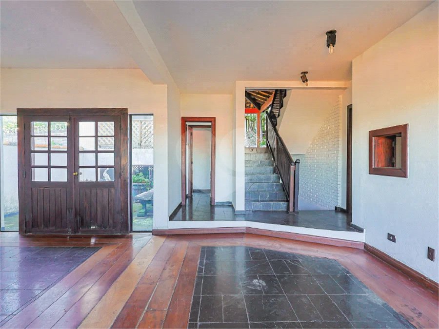Sobrado à venda com 3 quartos, sendo 1 suíte,  em Jardim Leonor, São Paulo, SP