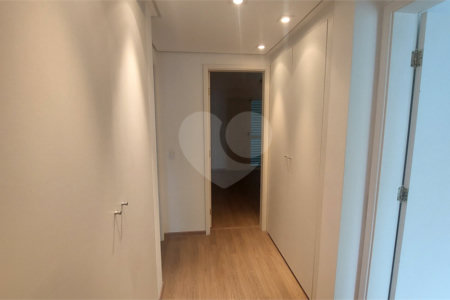 Apartamento à venda com 3 quartos, sendo 1 suíte, em Alto da Boa Vista, São Paulo, SP
