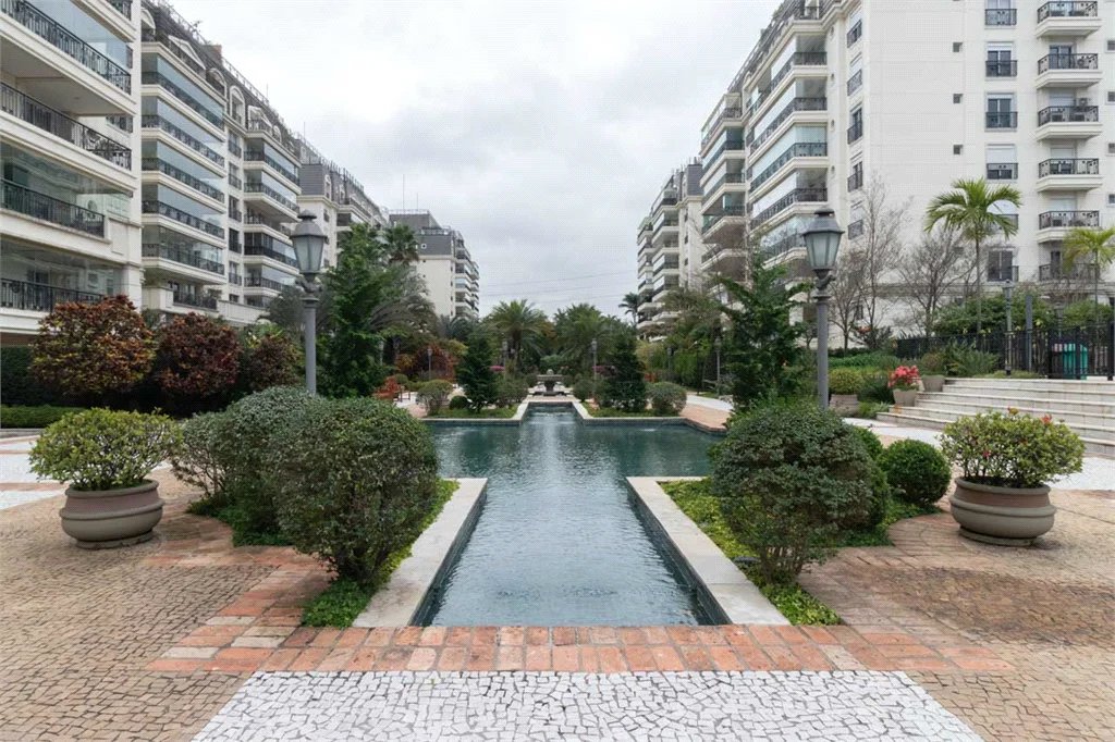 Apartamento à venda com 4 quartos, sendo 2 suítes, em Alto de Pinheiros, São Paulo, SP