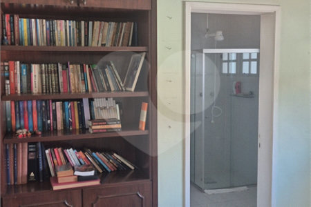 Casa à venda com 4 quartos, sendo 3 suítes,  no condomínio Chácara das Rosas, São Paulo - SP