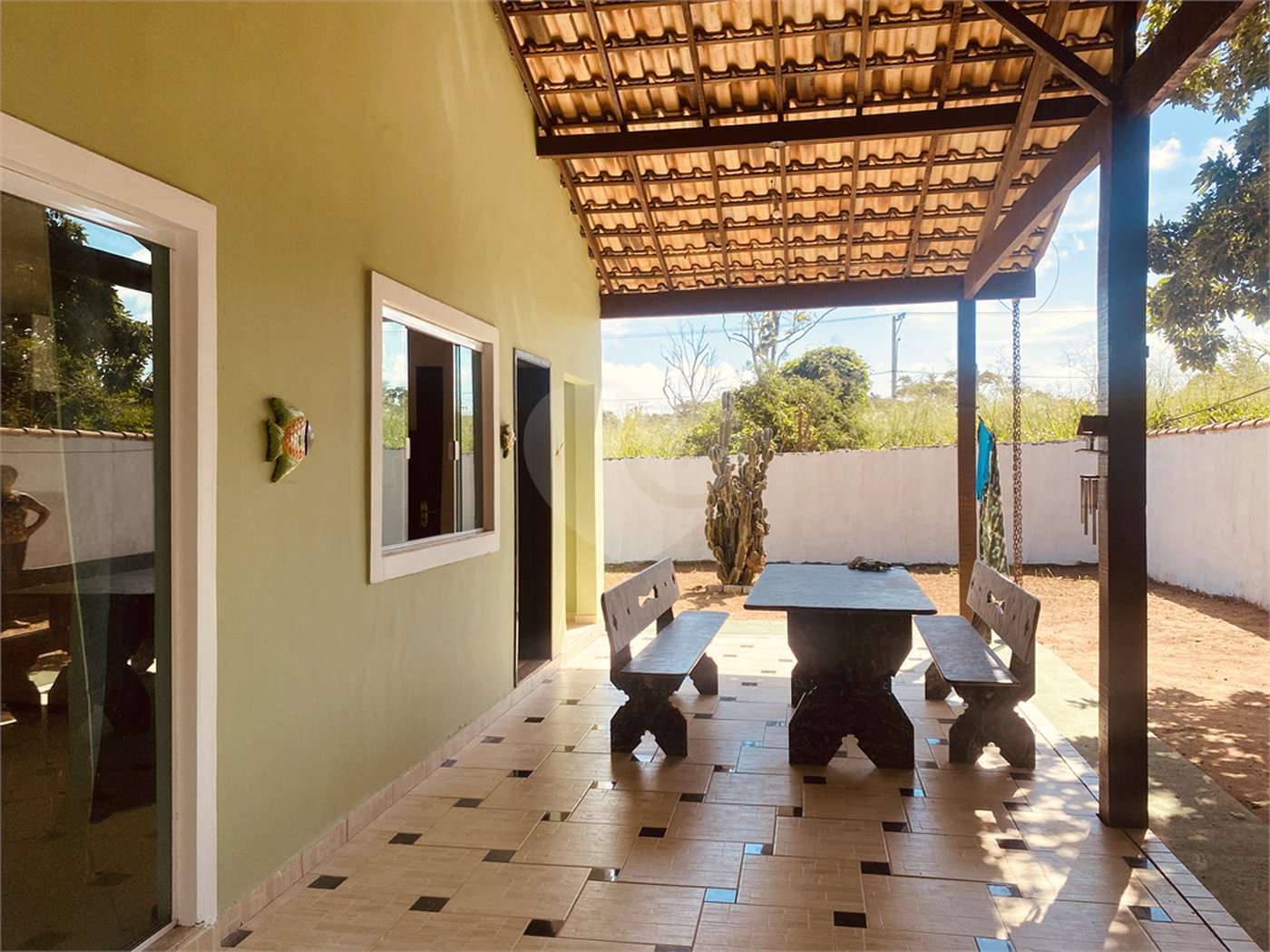 Casa em condomínio para alugar com 2 quartos, sendo 1 suíte, em Caravelas, Armação dos Búzios, RJ
