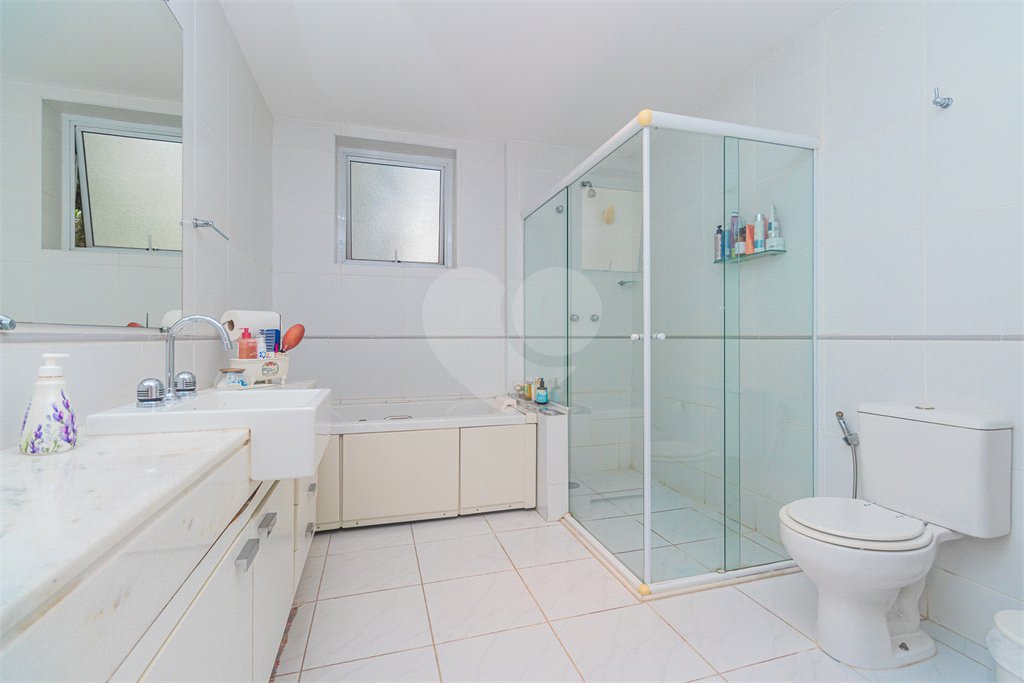 Casa à venda com 4 suítes no condomínio Vila Inglesa, São Paulo - SP