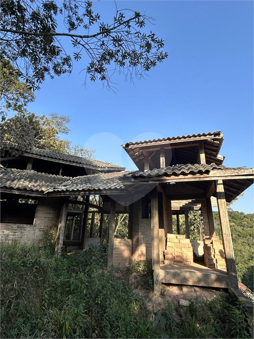 Casa à venda com 3 quartos, sendo 2 suítes,  no condomínio Alpes da Cantareira, Mairiporã - SP